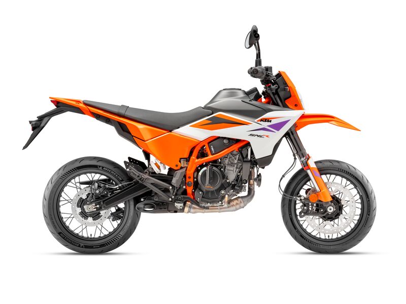 659864_MY25_KTM 390 SMC R_STUDIO_EU SPEC_90-Right_STUDIO_EU_GLOBAL_STUDIO_EU_GLOBAL